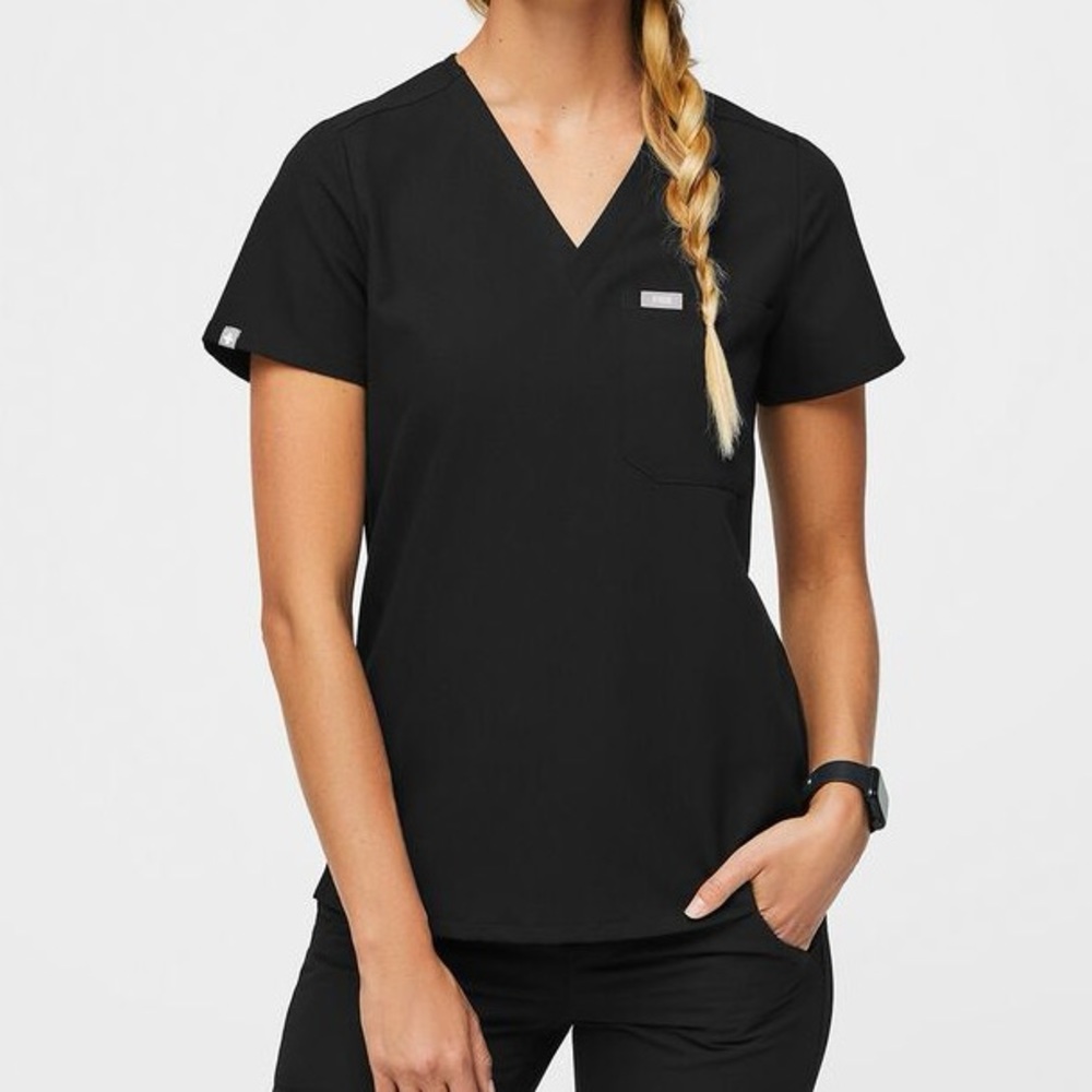 FIGS Catarina one pocket scrub top